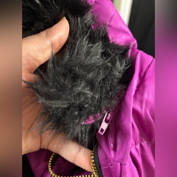 Juicy Couture Vest Fuchsia Purple Gold Zip Faux Fur Removable Hood Size Medium - Picture 5 of 10